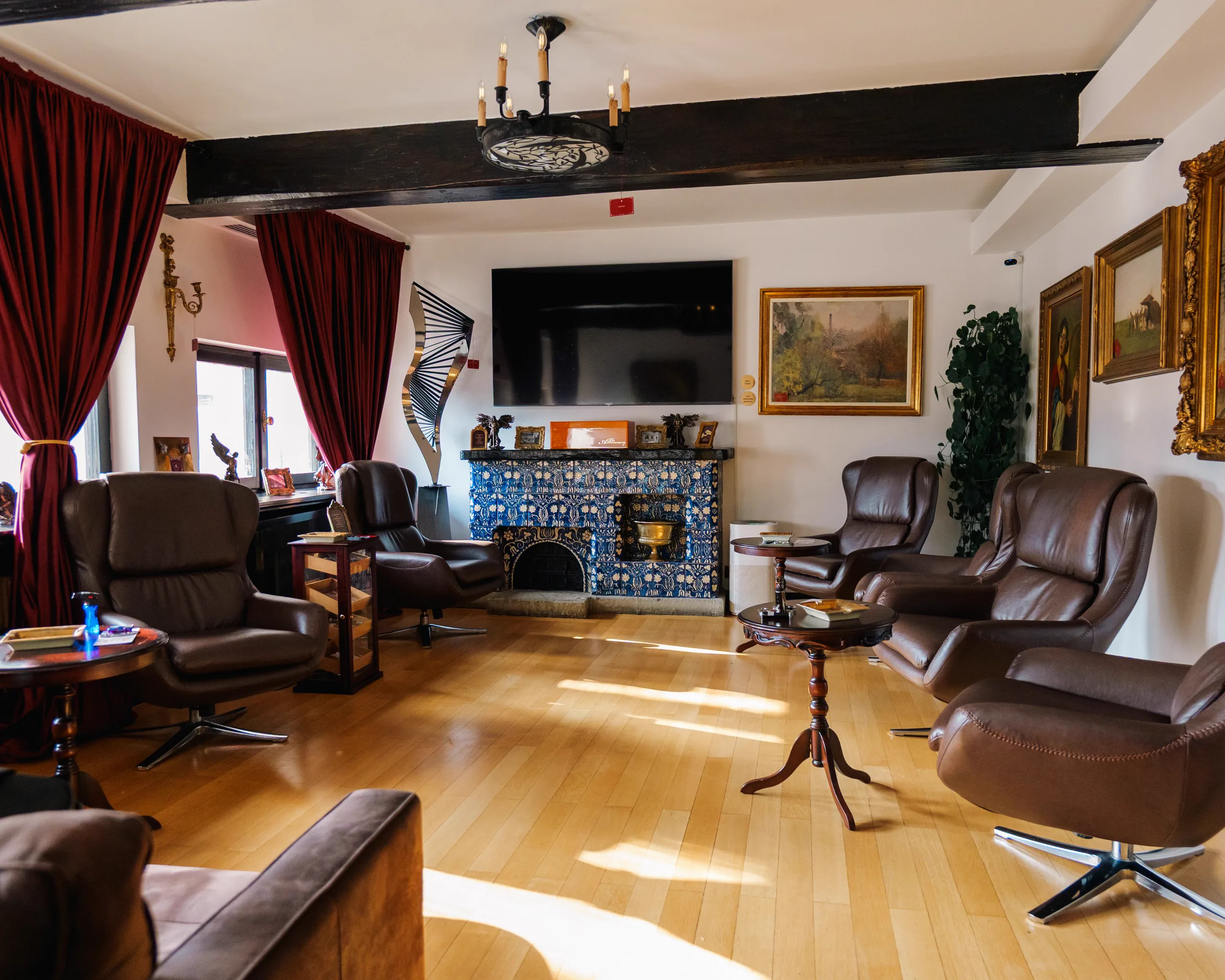 Interior 10