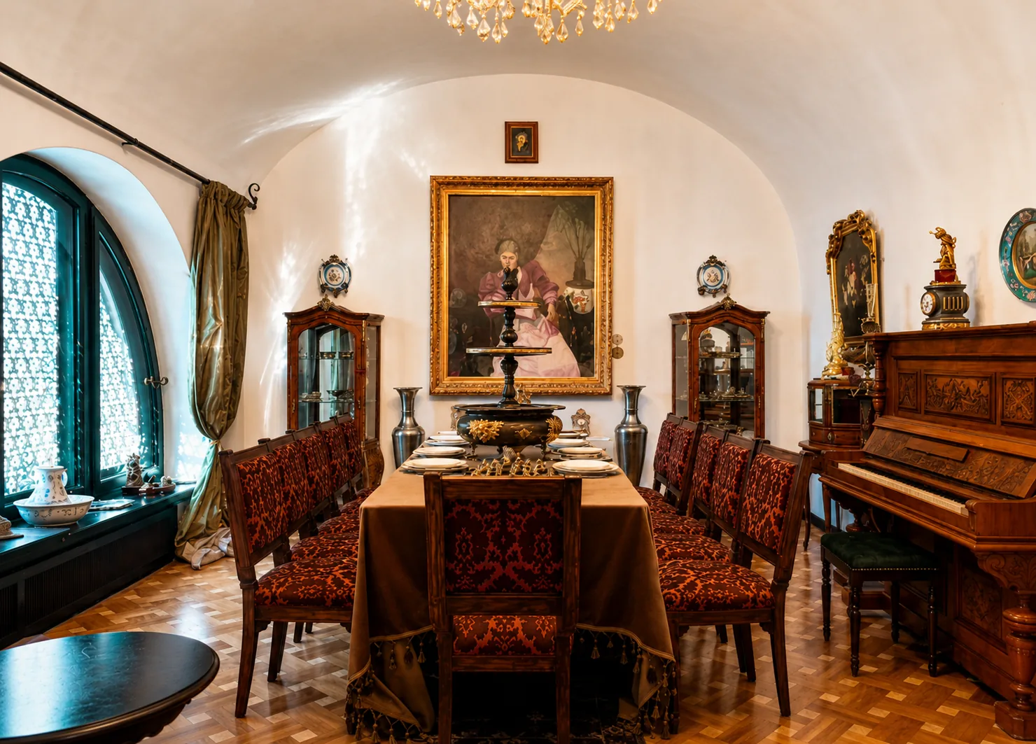 Interior 12