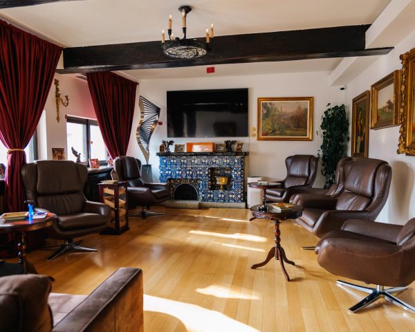 Interior 10
